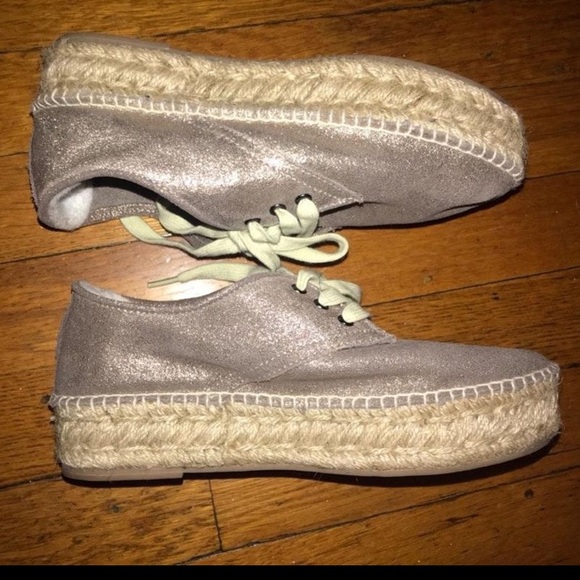 Sneakers - Picture 2 of 3